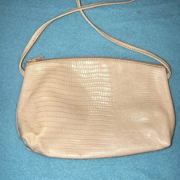 𝅺Cross body vintage handbag🎉Host Pick🎉 - Picture 1 of 7